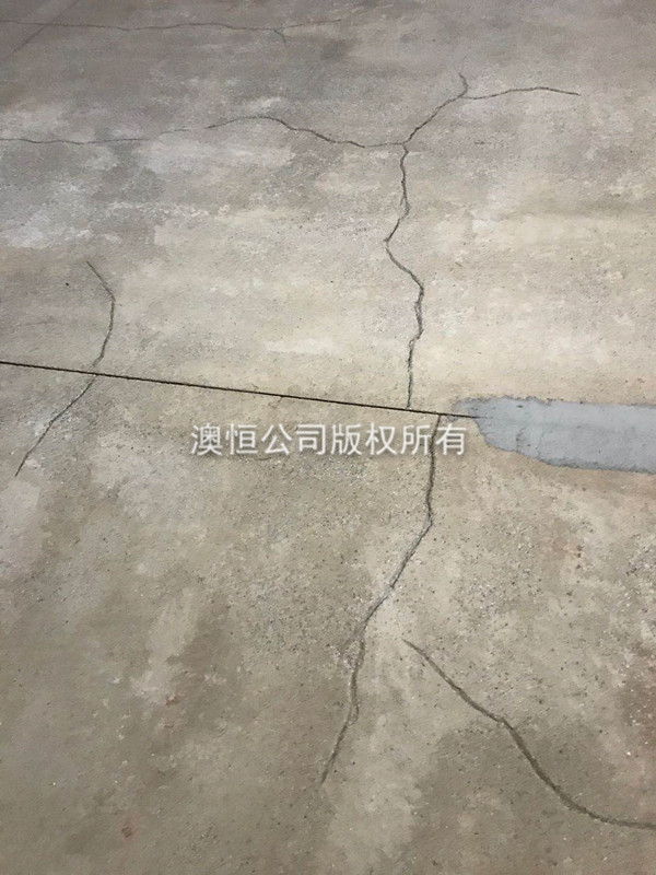 基礎地面裂縫